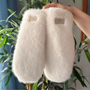 UGG Faux Fur and Soft White Mittens/Gloves
